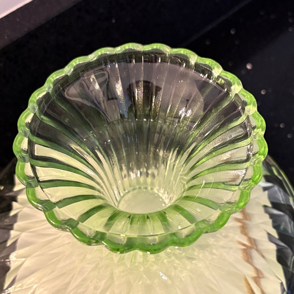 NWOT Green Glass Dessert Summer Easter Stand Riser Shabby Chic Cottagecore - Picture 8 of 11